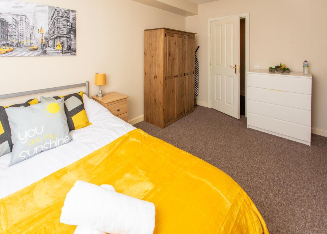 Ample Comforts, Centrally Located, Town Centre Warrington  Exterior photo